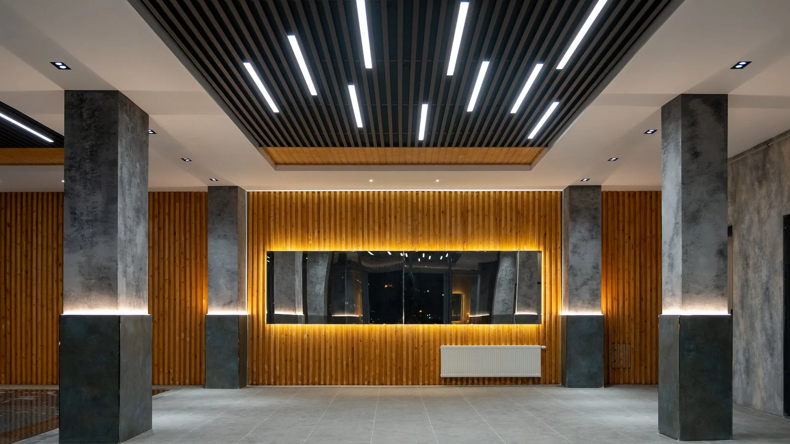 Referencia visual de lobby con control de acceso